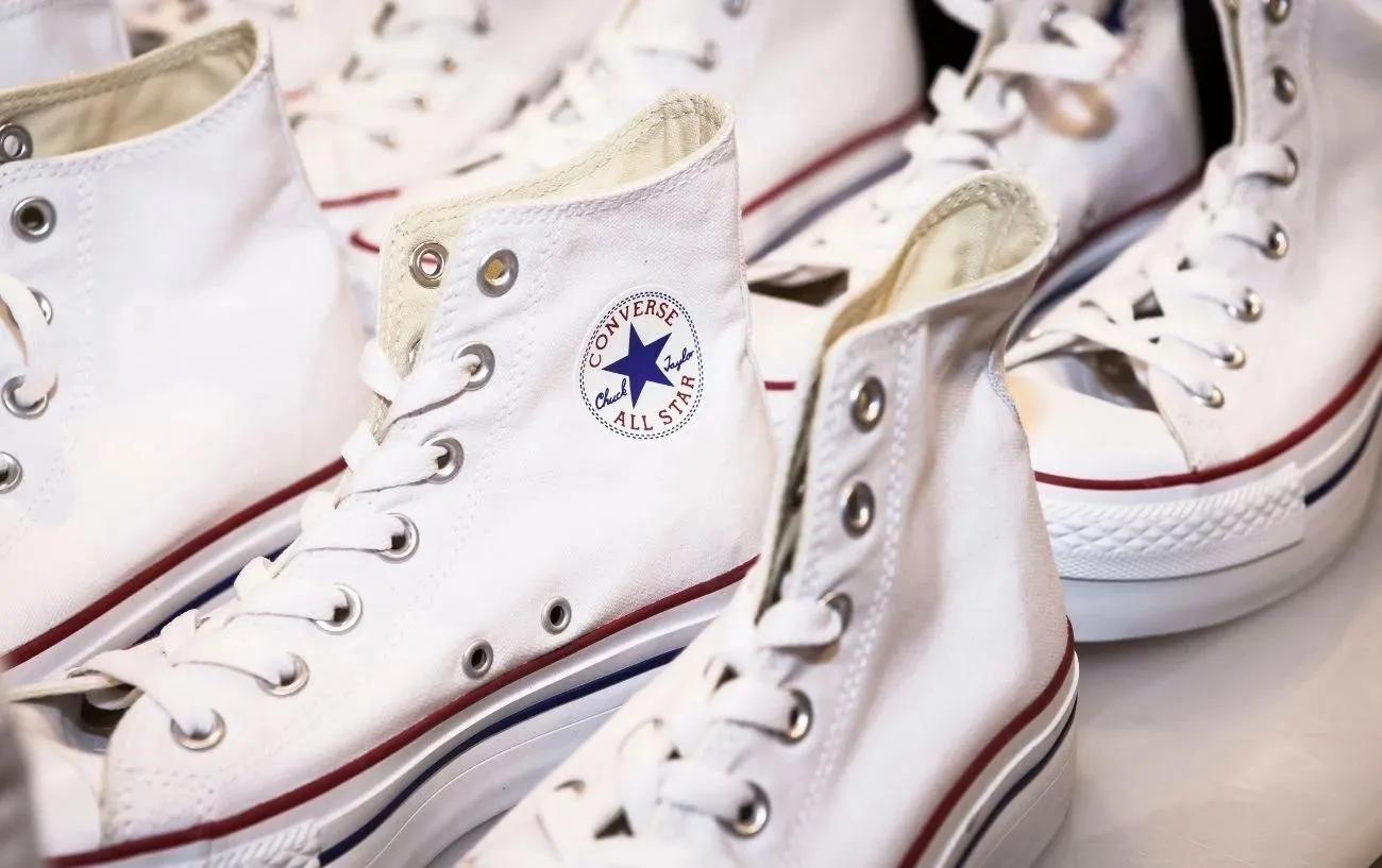 Белые Converse All Stars.