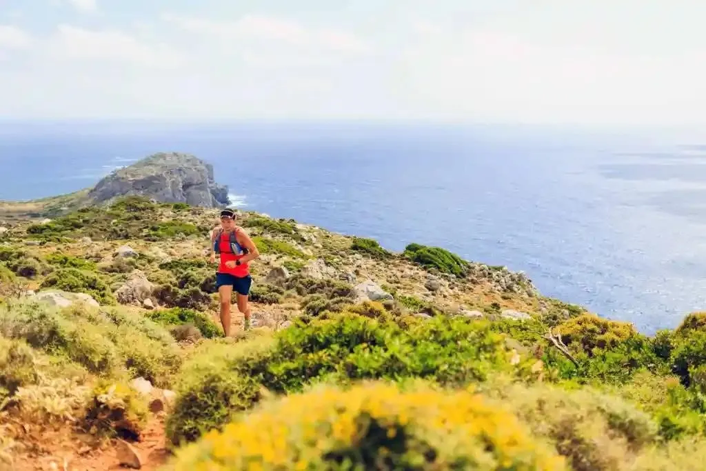 Спортсмены, которых заставили преодолеть сложный рельеф на Trans Lantau by UTMB