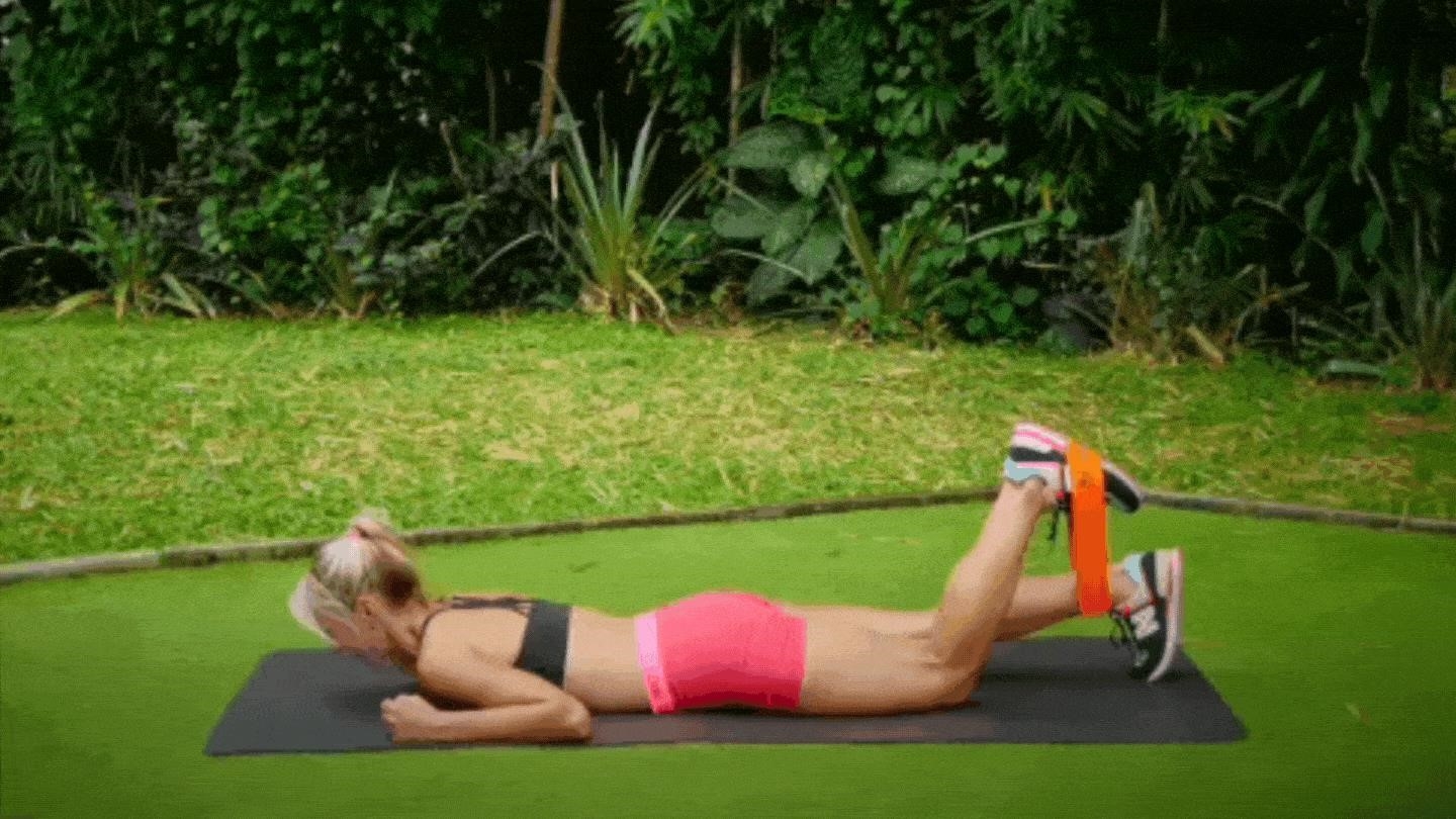 Упражнение Prone Hamstring Curl With Resistance Band 