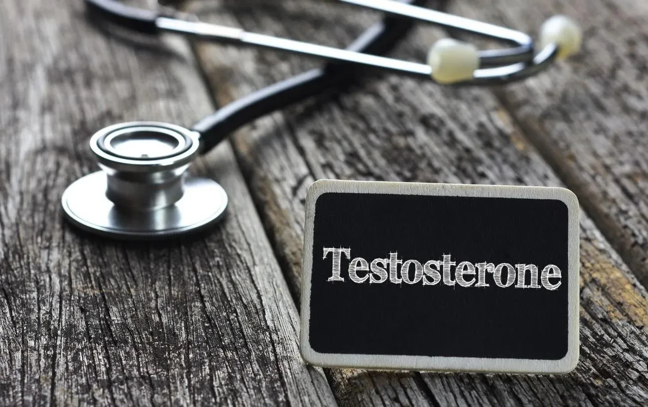 Стетоскоп и слово testoterone.