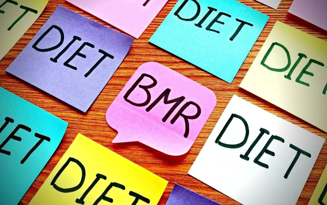 Записки с надписями BMR и DIET.